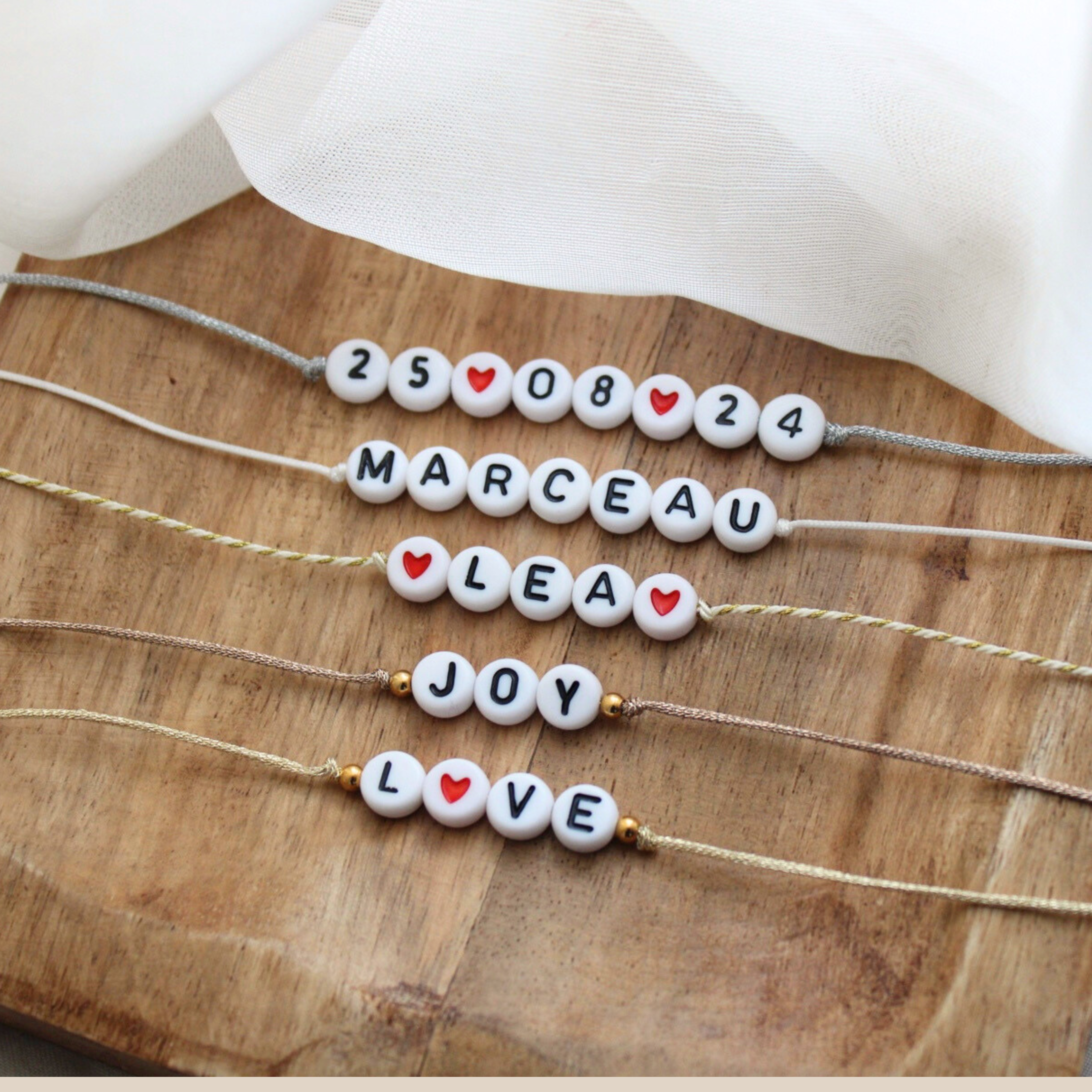 Bracelet Perles Lettres Personnalisé ~ blanches et noires
