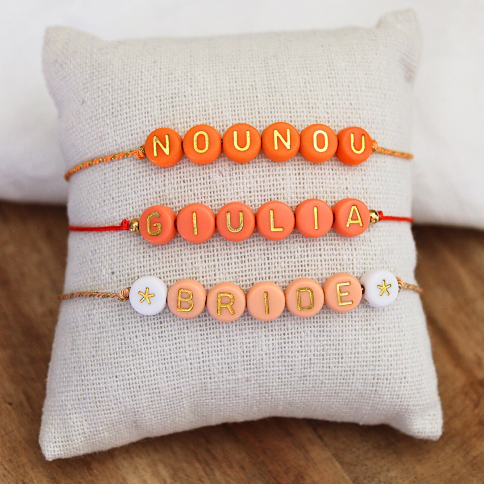 Bracelet Perles Lettres Personnalisé ~ perles oranges & dorées