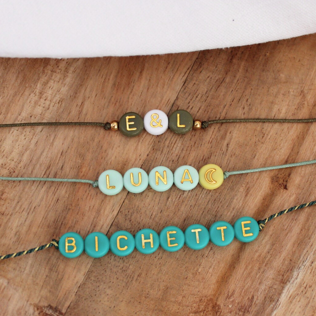 Bracelet Perles Lettres Personnalisé ~ perles vertes & dorées