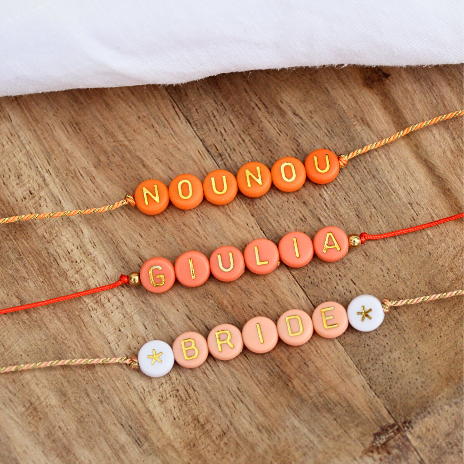 Bracelet Perles Lettres Personnalisé ~ perles oranges & dorées