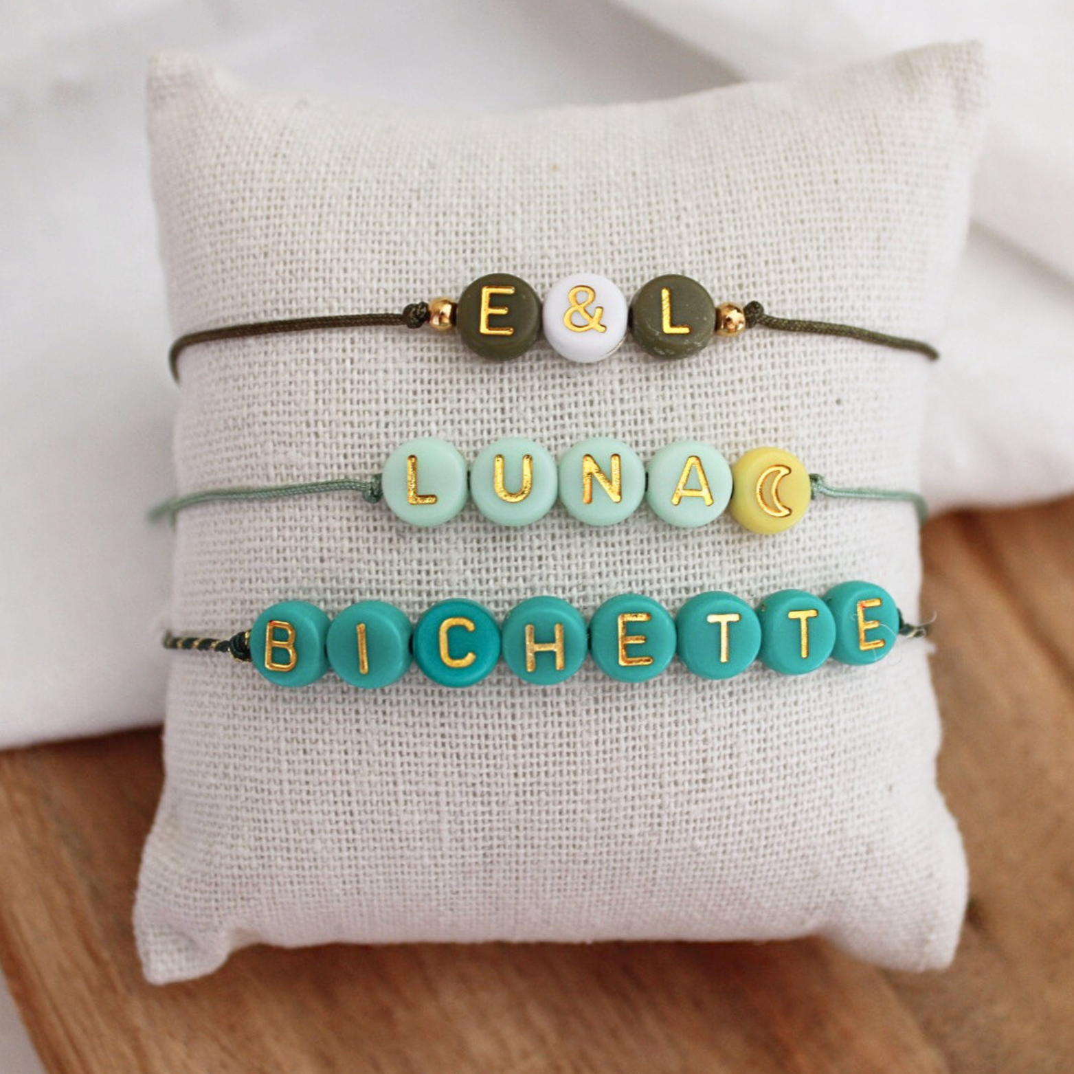 Bracelet Perles Lettres Personnalisé ~ perles vertes & dorées