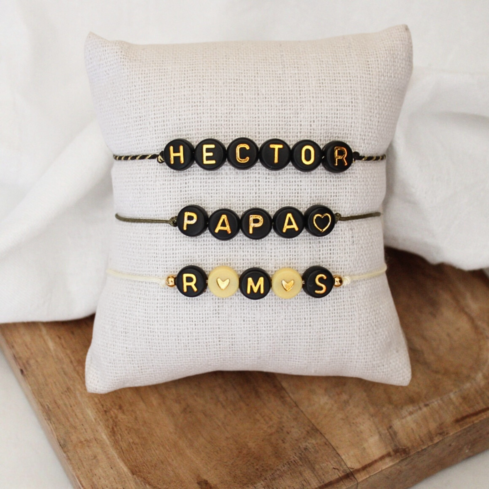 Bracelet Perles Lettres Personnalisé ~ perles noires & dorées