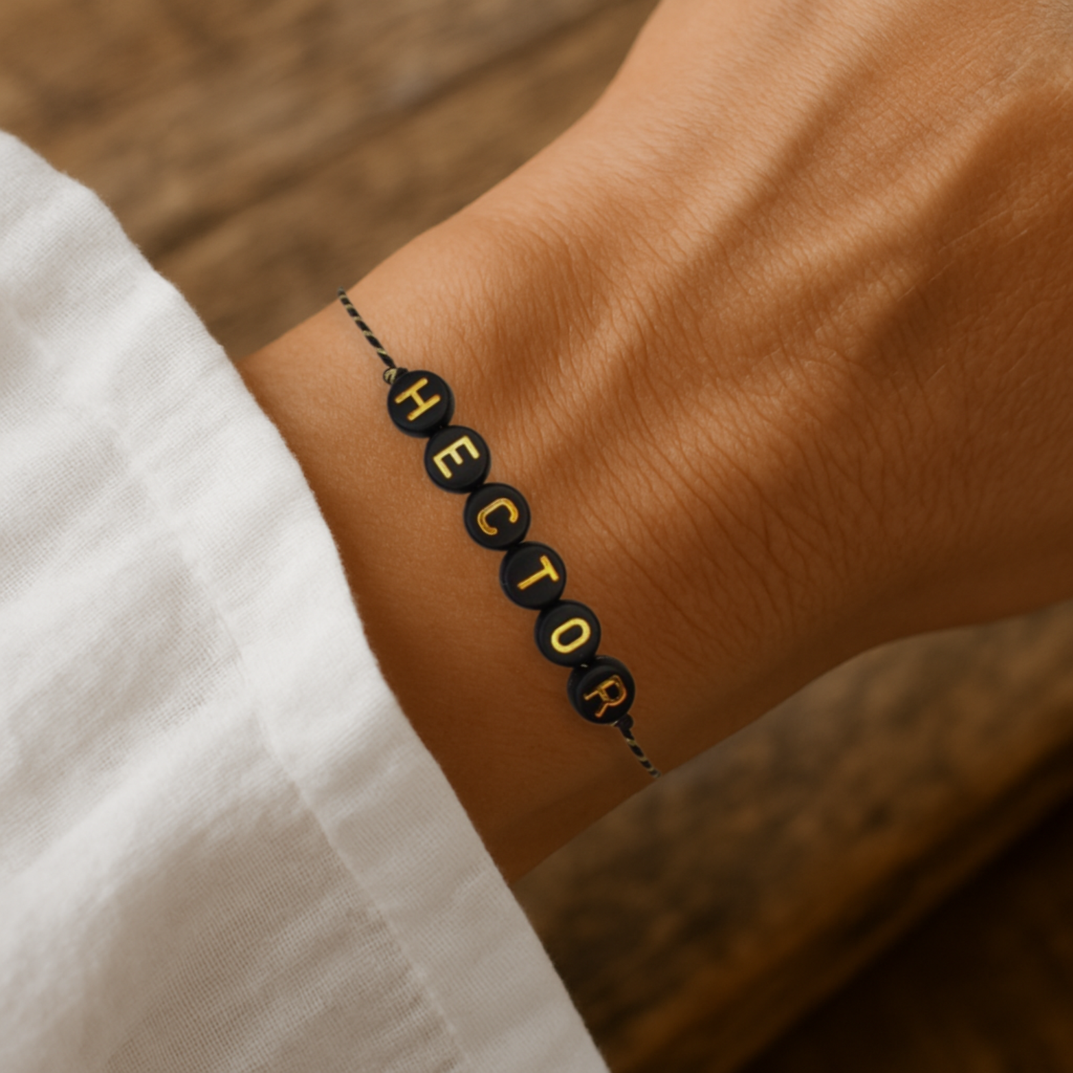 Bracelet Perles Lettres Personnalisé ~ perles noires & dorées