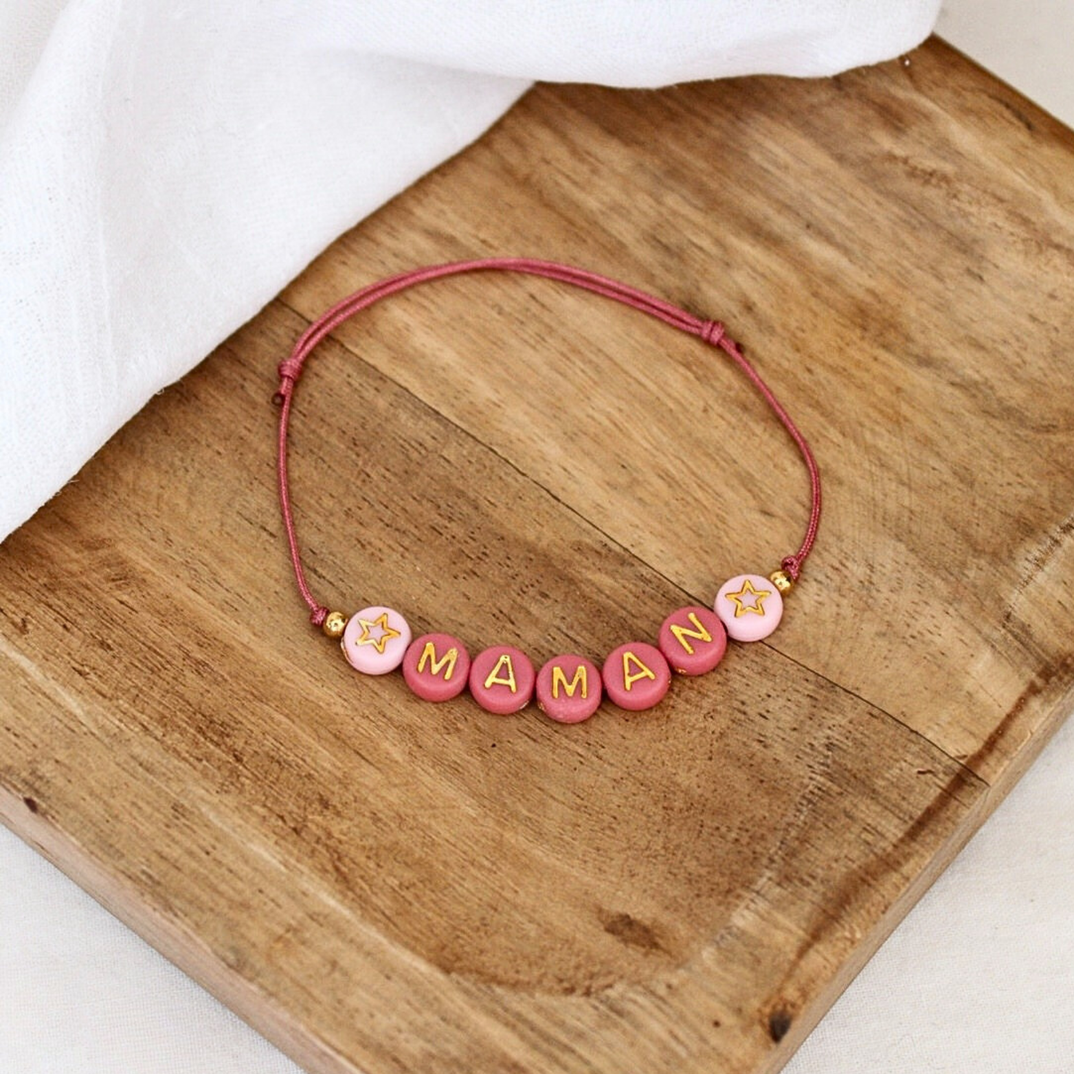 Bracelet Perles Lettres Personnalisé ~ perles roses & dorées