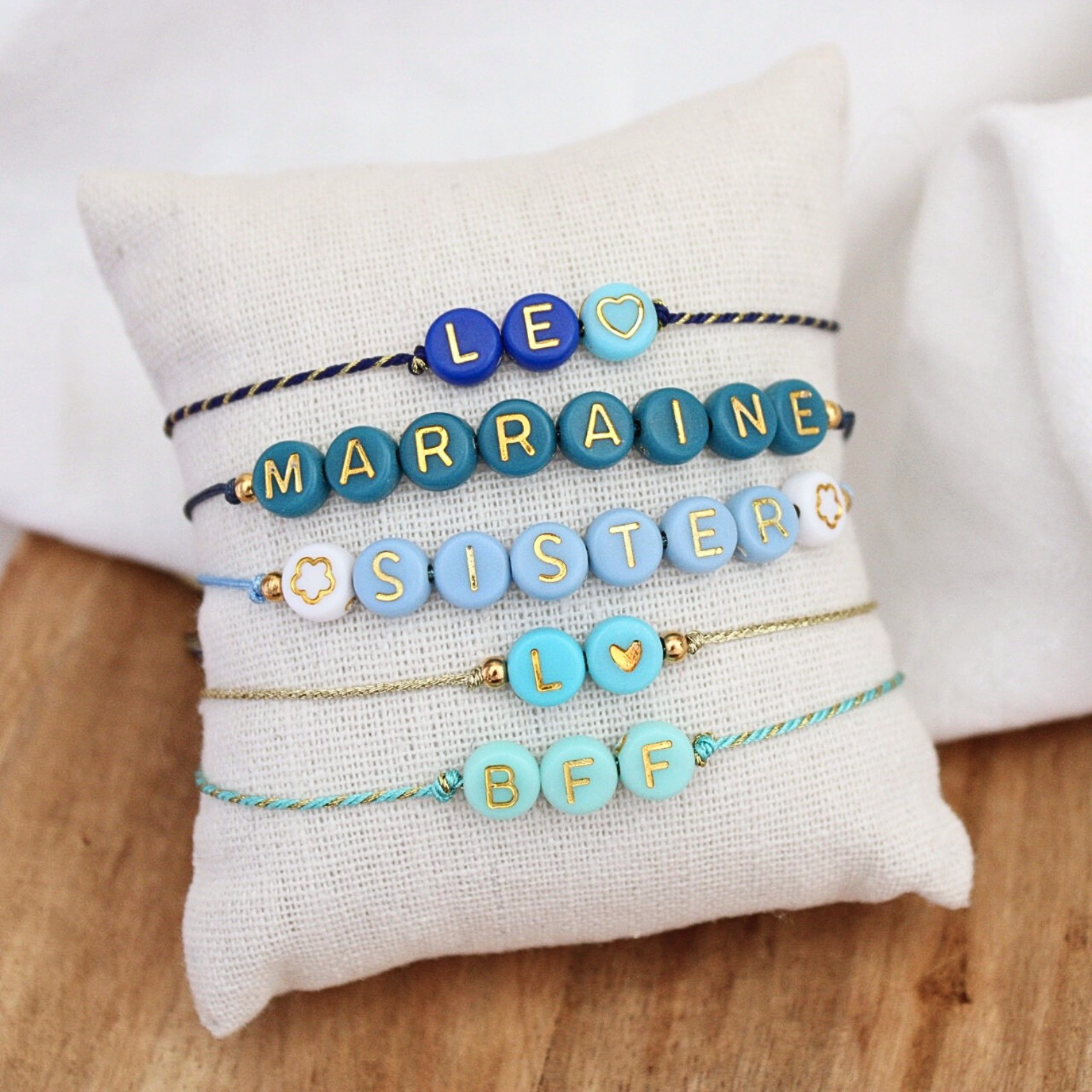 Bracelet Perles Lettres Personnalisé ~ perles bleues & dorées