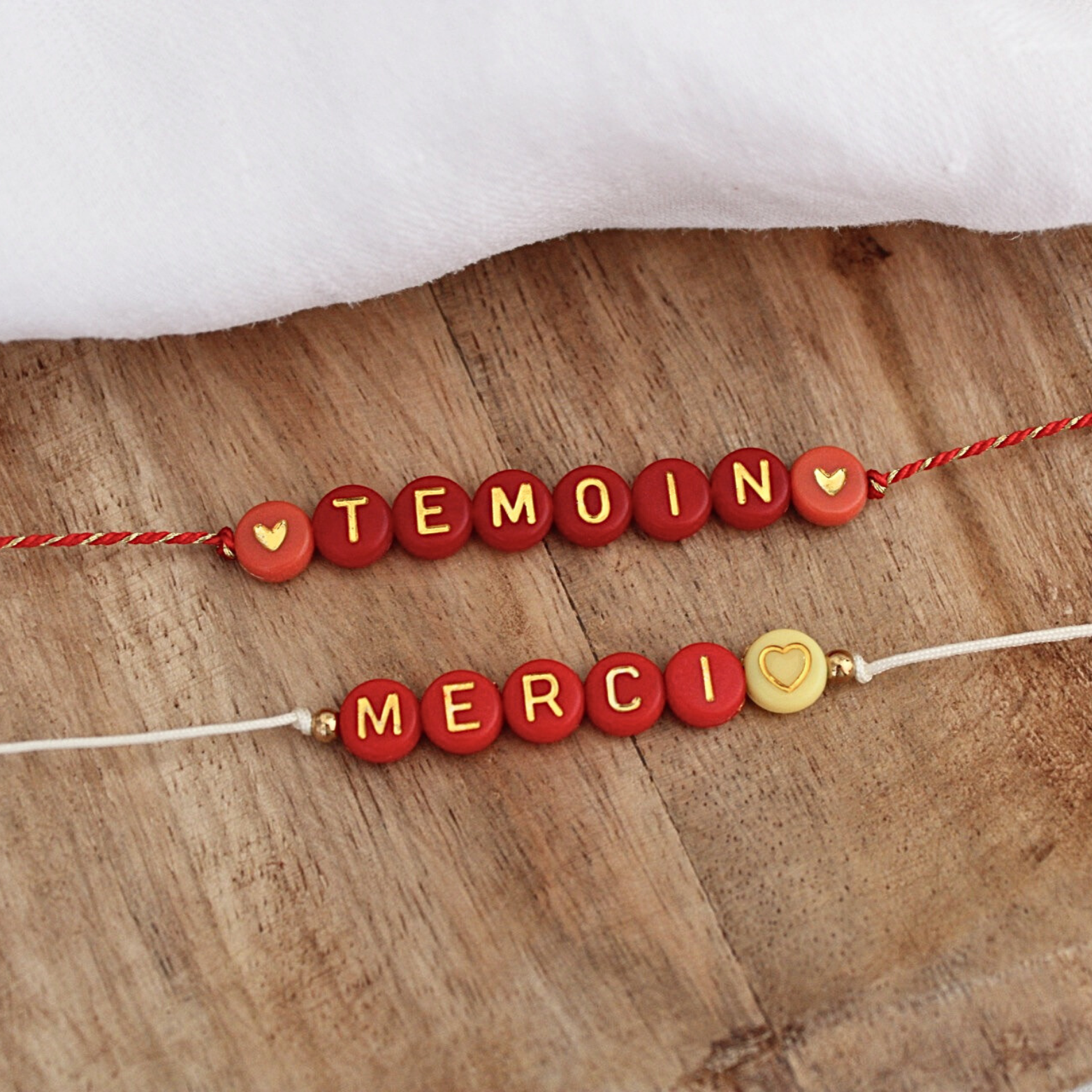 Bracelet Perles Lettres Personnalisé ~ perles rouges & dorées