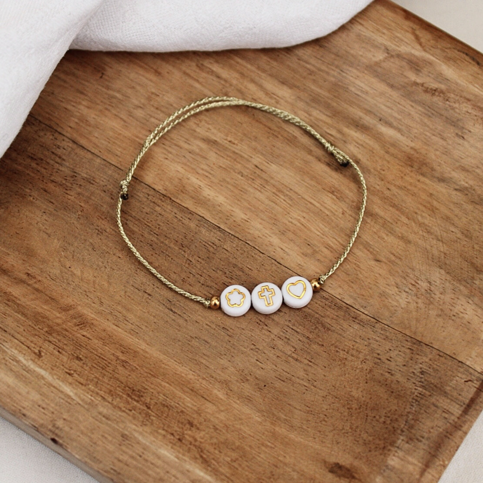 Bracelet Perles Lettres Personnalisé ~ blanches et dorées