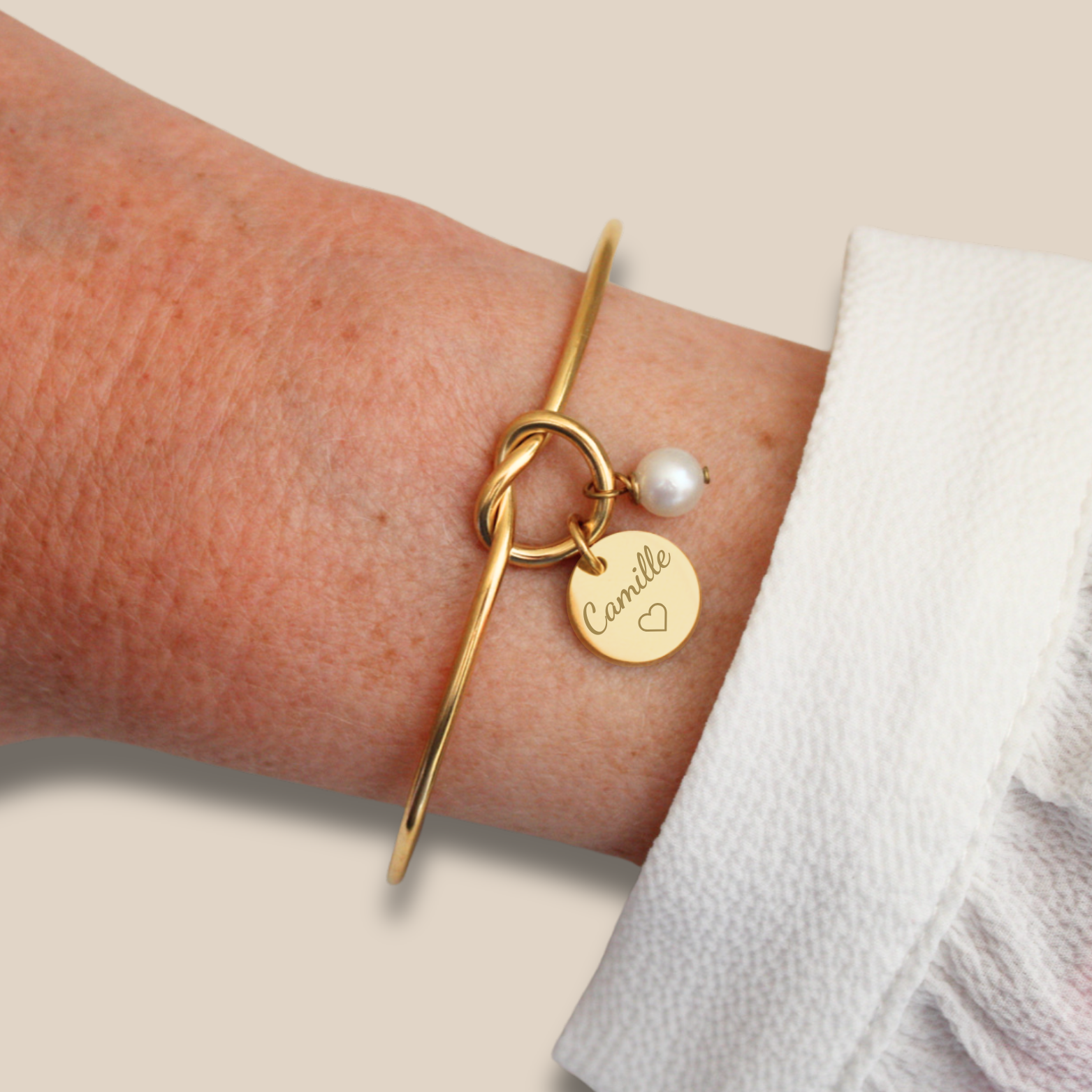 Bracelet Jonc ~ Jonc nœud personnalisé médaille à graver et perle ~